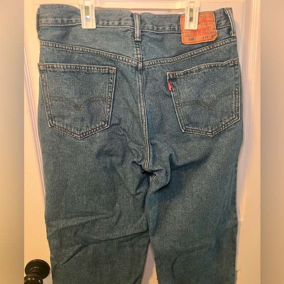 Men’s 550 Levi Blue Jeans Size 35x32 Medium Wash - Picture 4 of 6